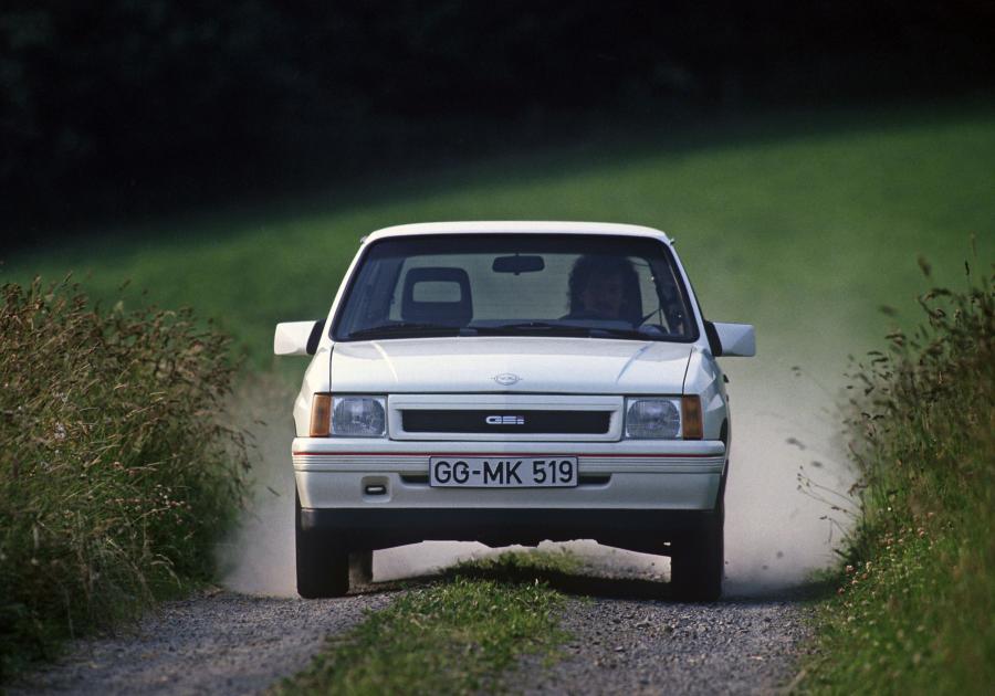  Opel Corsa GSi (A) 1988 года  (фото 2 из 21)